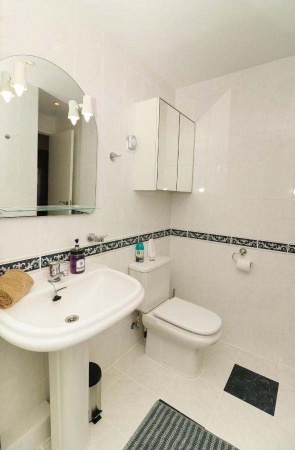 Family Apartment Walking Distance To The Sea And All Amenities Sitio de Calahonda Luaran gambar
